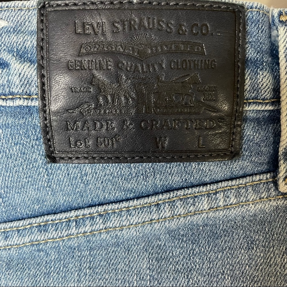Levi’s 501 Embroidered Shorts - Picture 3 of 16